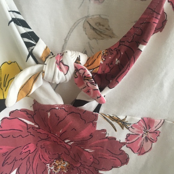 Guess white floral crop top - Picture 4 of 7